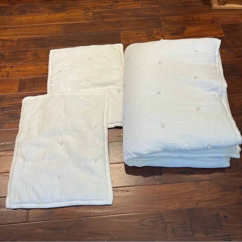 West Elm gauze comforter & shams f-Q